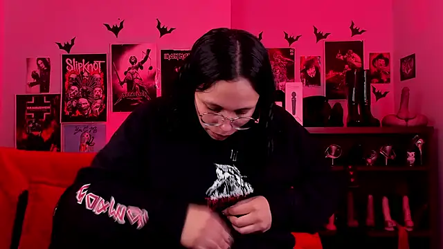 lilith-deveraux online show from April 13, 2026, 3:43 am