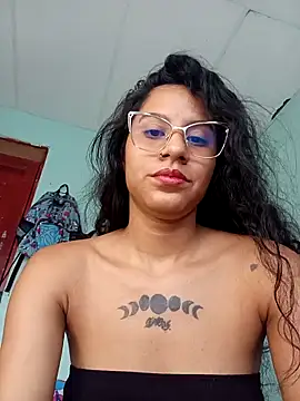 Snapshot of Karii-R chatting on February 12, 2026, 2:39 pm Karii-R online show from February 12, 2026, 2:39 pm