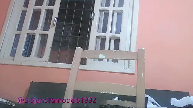 alejandra01 online show from April 14, 2026, 2:05 am