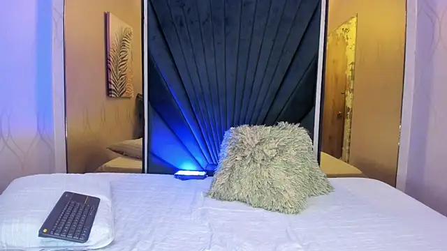 Sweetgirl4u  online show from November 4, 2025, 4:38 am