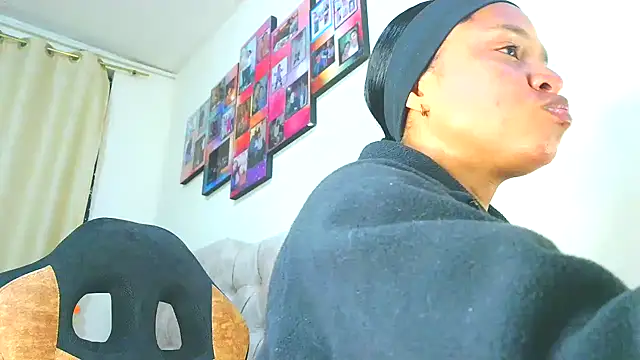 Snapshot of Samary_thomas chatting on October 9, 2025, 12:11 am Samary thomas online show from October 9, 2025, 12:11 am