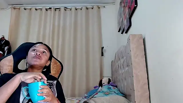 Snapshot of Samary_thomas chatting on February 15, 2025, 1:21 am Samary thomas online show from February 15, 2025, 1:21 am