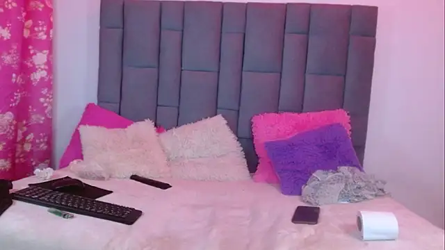 Lola Stewart20 online show from December 15, 2024, 10:37 pm