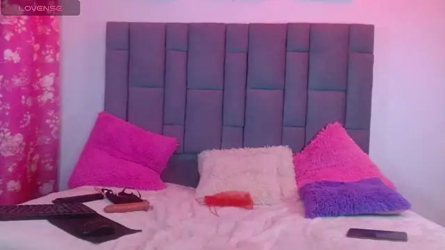 Lola Stewart20 online show from December 28, 2024, 1:18 am