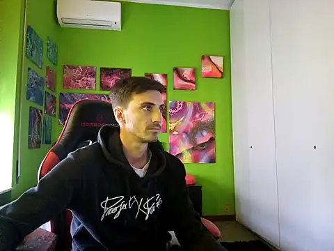 Snapshot of MASTERBULLY chatting on October 5, 2025, 1:57 pm MASTERBULLY online show from October 5, 2025, 1:57 pm