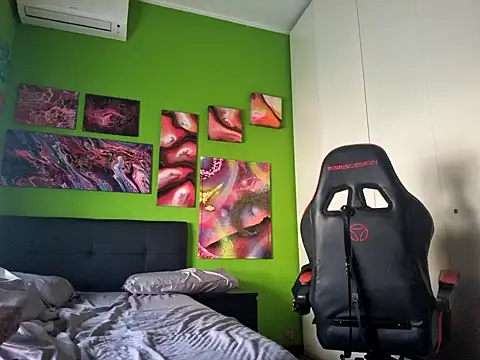 Snapshot of MASTERBULLY chatting on October 10, 2025, 10:16 am MASTERBULLY online show from October 10, 2025, 10:16 am