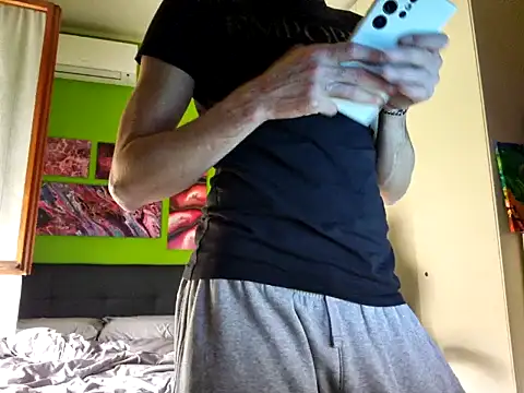 Snapshot of MASTERBULLY chatting on October 12, 2025, 2:40 pm MASTERBULLY online show from October 12, 2025, 2:40 pm