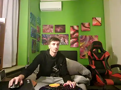 Snapshot of MASTERBULLY chatting on October 6, 2025, 11:27 pm MASTERBULLY online show from October 6, 2025, 11:27 pm