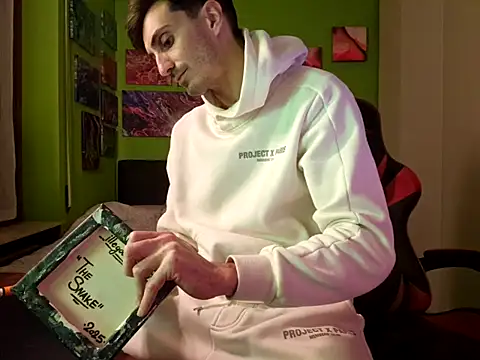 Snapshot of MASTERBULLY chatting on October 31, 2025, 10:27 pm MASTERBULLY online show from October 31, 2025, 10:27 pm