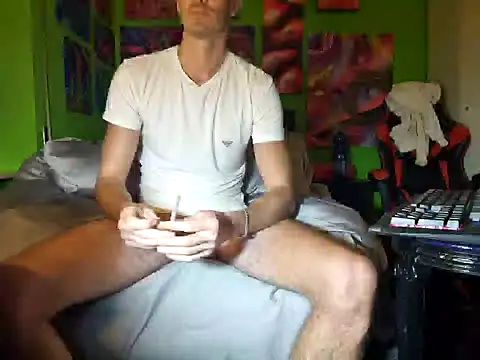 Snapshot of MASTERBULLY chatting on September 29, 2025, 5:40 pm MASTERBULLY online show from September 29, 2025, 5:40 pm