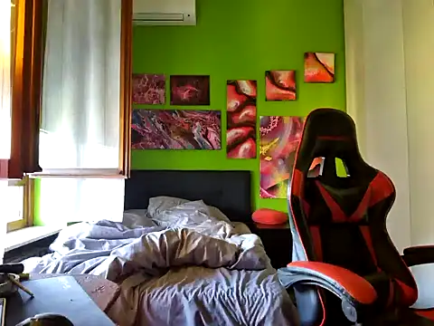 Snapshot of MASTERBULLY chatting on October 7, 2025, 1:45 pm MASTERBULLY online show from October 7, 2025, 1:45 pm