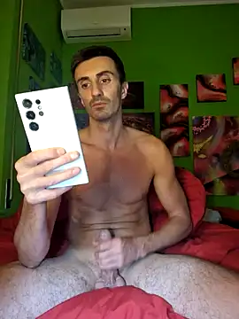 Snapshot of MASTERBULLY chatting on September 17, 2025, 11:18 pm MASTERBULLY online show from September 17, 2025, 11:18 pm