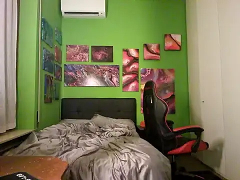 Snapshot of MASTERBULLY chatting on October 9, 2025, 10:10 pm MASTERBULLY online show from October 9, 2025, 10:10 pm