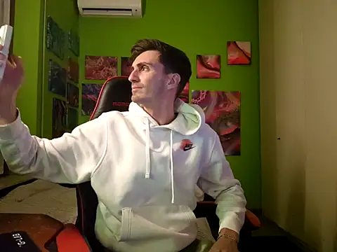 Snapshot of MASTERBULLY chatting on November 5, 2025, 12:36 am MASTERBULLY online show from November 5, 2025, 12:36 am