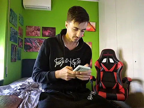 Snapshot of MASTERBULLY chatting on October 6, 2025, 11:22 am MASTERBULLY online show from October 6, 2025, 11:22 am