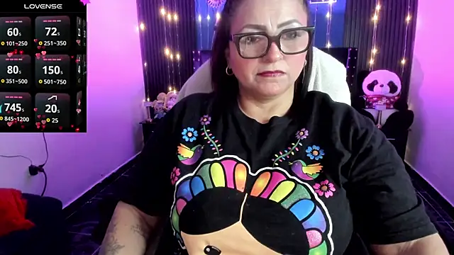 Snapshot of Ivonnee__ chatting on May 7, 2026, 9:18 pm Ivonnee online show from May 7, 2026, 9:18 pm