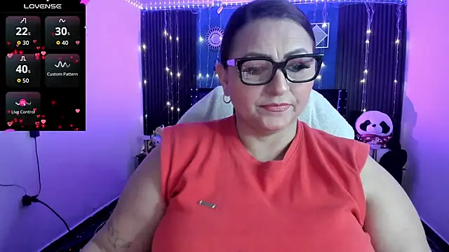 Snapshot of Ivonnee__ chatting on May 2, 2026, 3:34 am Ivonnee online show from May 2, 2026, 3:34 am