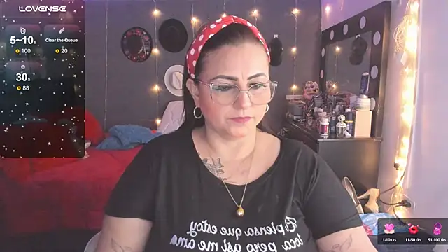 Snapshot of Ivonnee__ chatting on February 26, 2025, 3:35 am Ivonnee   online show from February 26, 2025, 3:35 am