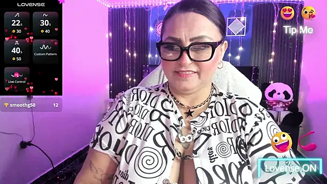 Snapshot of Ivonnee__ chatting on April 22, 2026, 4:08 am Ivonnee online show from April 22, 2026, 4:08 am