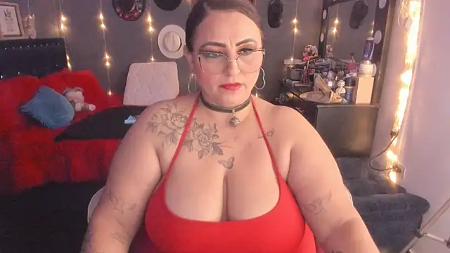 Snapshot of Ivonnee__ chatting on March 14, 2025, 4:54 am Ivonnee   online show from March 14, 2025, 4:54 am