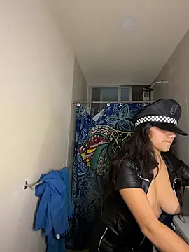 karlynoguez online show from December 5, 2024, 12:14 am