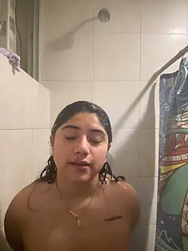 karlynoguez online show from January 3, 2025, 1:59 am