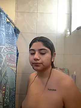 karlynoguez online show from January 10, 2025, 3:27 pm
