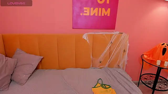 Snapshot of KetrinWhite chatting on October 25, 2025, 1:27 am KetrinWhite online show from October 25, 2025, 1:27 am