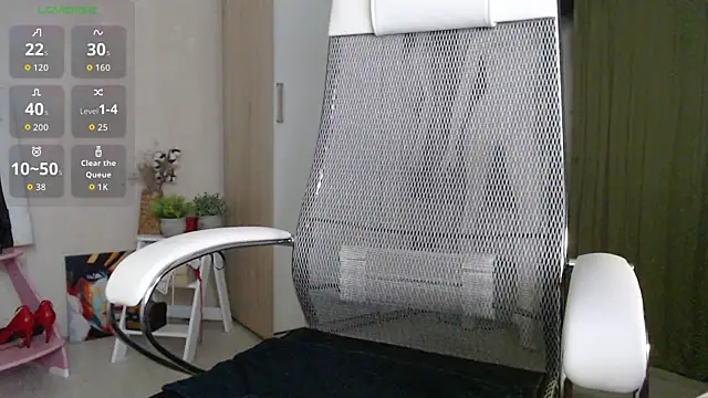 Snapshot of BB_Web chatting on August 1, 2026, 7:23 pm BB Web online show from August 1, 2026, 7:23 pm