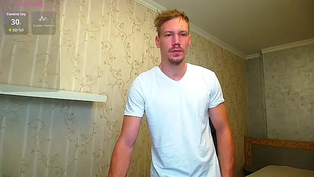 Snapshot of MateoBenjaminX chatting on October 11, 2025, 5:52 am MateoBenjaminX online show from October 11, 2025, 5:52 am