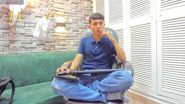 DamiBright online show from October 31, 2025, 5:42 pm