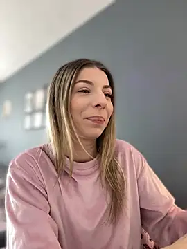 Mia Ethan online show from April 5, 2026, 7:04 am