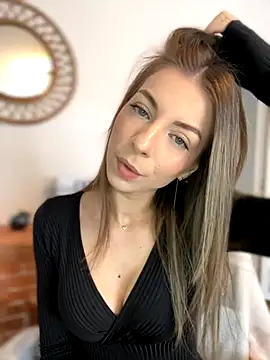 Snapshot of Mia_Ethan chatting on October 28, 2025, 9:19 am Mia Ethan online show from October 28, 2025, 9:19 am