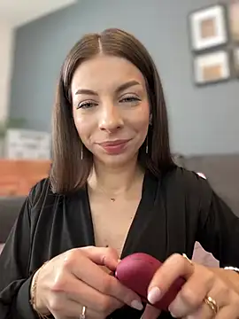 Mia Ethan online show from January 28, 2025, 8:47 am