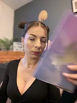 Mia Ethan online show from February 12, 2025, 6:40 am