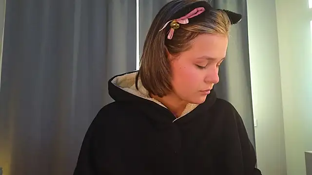 Snapshot of EthalGold chatting on October 2, 2025, 3:10 am EthalGold online show from October 2, 2025, 3:10 am