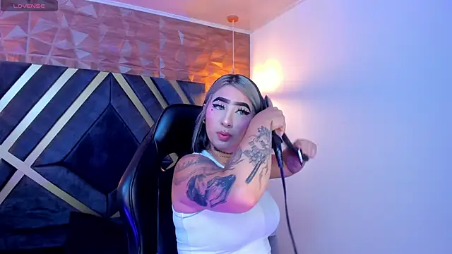 Snapshot of Alahia_Dangelo chatting on October 10, 2025, 11:33 am Alahia Dangelo online show from October 10, 2025, 11:33 am