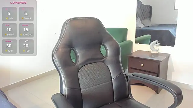 Snapshot of _maria_foxx_ chatting on October 30, 2025, 6:27 pm  maria foxx  online show from October 30, 2025, 6:27 pm