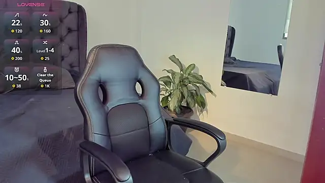 Snapshot of _maria_foxx_ chatting on October 20, 2025, 7:03 pm  maria foxx  online show from October 20, 2025, 7:03 pm