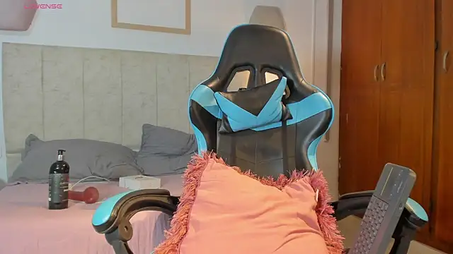  maria foxx  online show from April 7, 2026, 6:10 pm