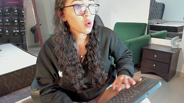 Snapshot of _maria_foxx_ chatting on October 23, 2025, 7:23 pm  maria foxx  online show from October 23, 2025, 7:23 pm