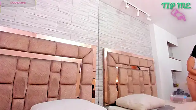 Snapshot of shanon_hughes_ chatting on February 27, 2025, 3:51 am shanon hughes  online show from February 27, 2025, 3:51 am