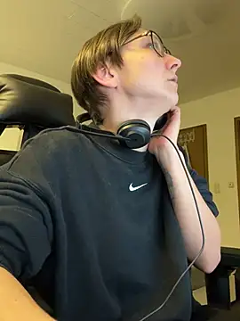 Snapshot of Tyra-Wild chatting on January 2, 2025, 12:35 pm Tyra-Wild online show from January 2, 2025, 12:35 pm