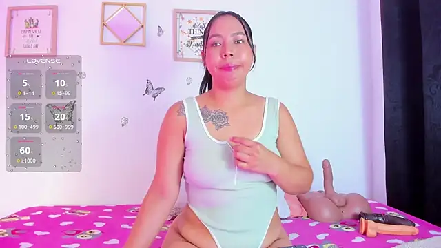 Snapshot of EmmaRogers chatting on September 26, 2025, 2:24 pm EmmaRogers online show from September 26, 2025, 2:24 pm