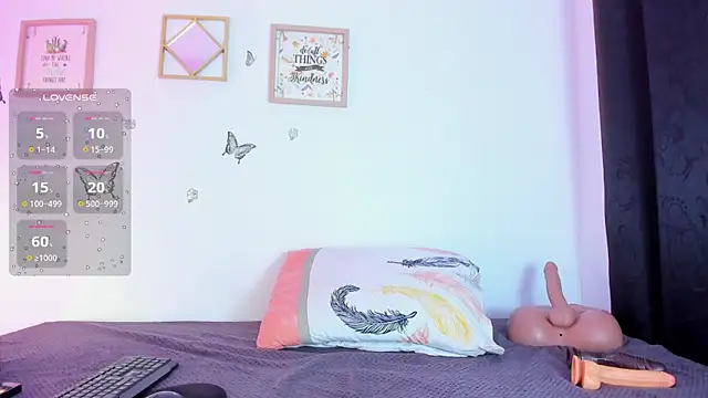 Snapshot of EmmaRogers chatting on October 17, 2025, 3:36 pm EmmaRogers online show from October 17, 2025, 3:36 pm