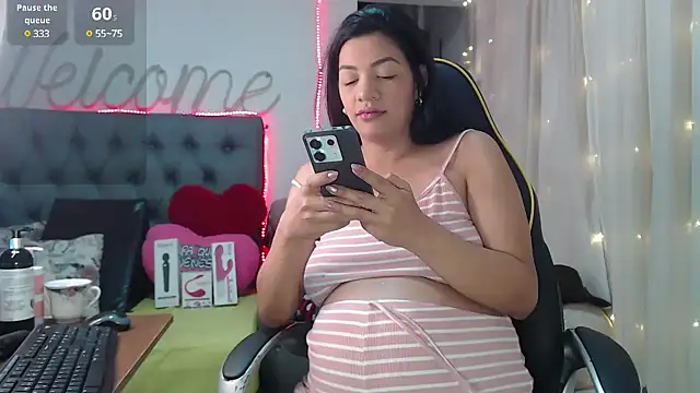 Snapshot of Horny_mami12 chatting on January 24, 2025, 7:07 pm Horny mami12 online show from January 24, 2025, 7:07 pm