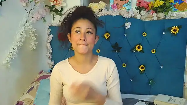 Milkdulce1 online show from May 20, 2026, 1:41 pm