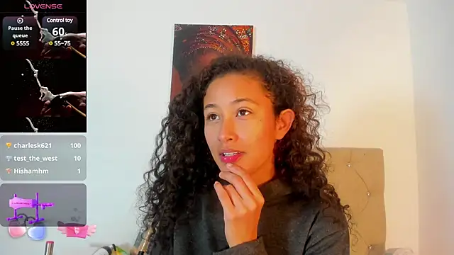 Milkdulce1 online show from March 15, 2025, 9:19 am