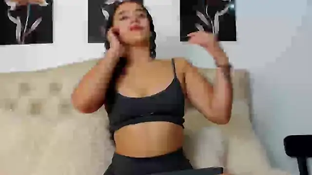Snapshot of amaranta_f00x chatting on February 5, 2025, 12:27 pm amaranta f00x online show from February 5, 2025, 12:27 pm