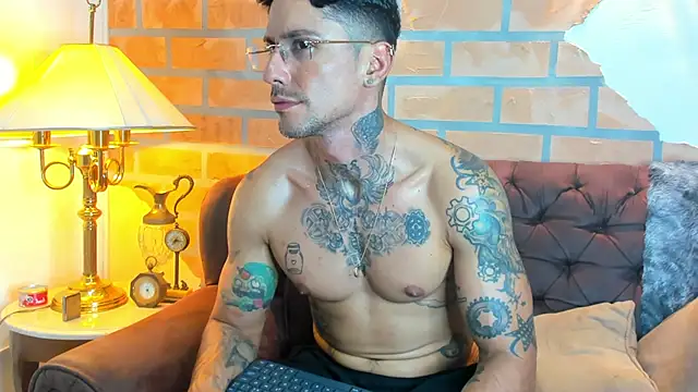 Snapshot of Dylanstonne chatting on January 29, 2025, 2:40 am Dylanstonne online show from January 29, 2025, 2:40 am